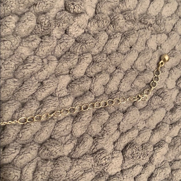 Dainty horizontal cross necklace - Picture 2 of 3